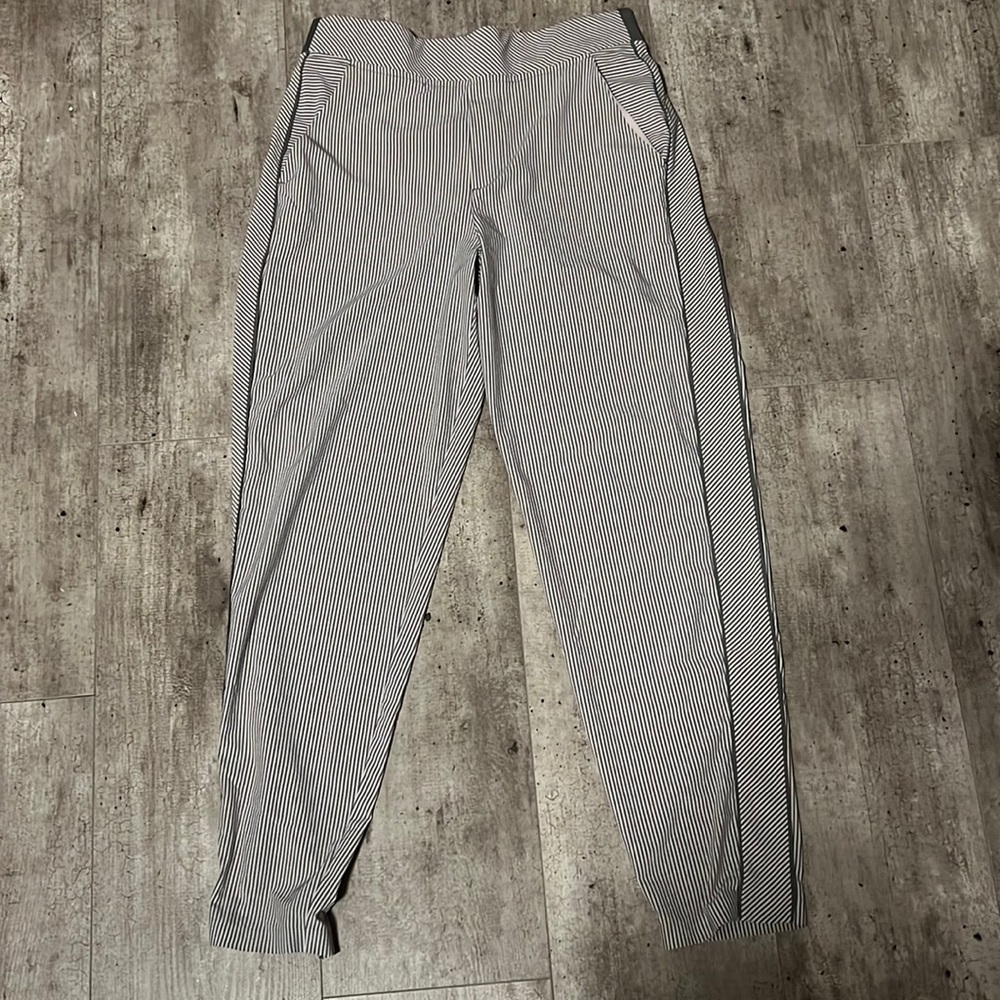 2 pairs of Athleta pants - sized 6 - very comfortable